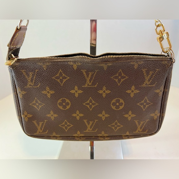 Louis Vuitton Pochette Monogram Canvas - Picture 4 of 16